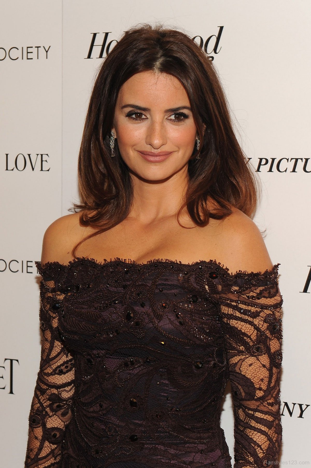 Penelope Cruz Straight Hairstyle