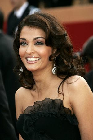 Aishwarya Rai Curly Hairstyle