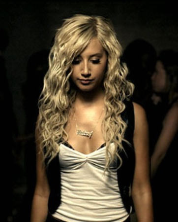 Curly Haircut of Ashley Tisdale