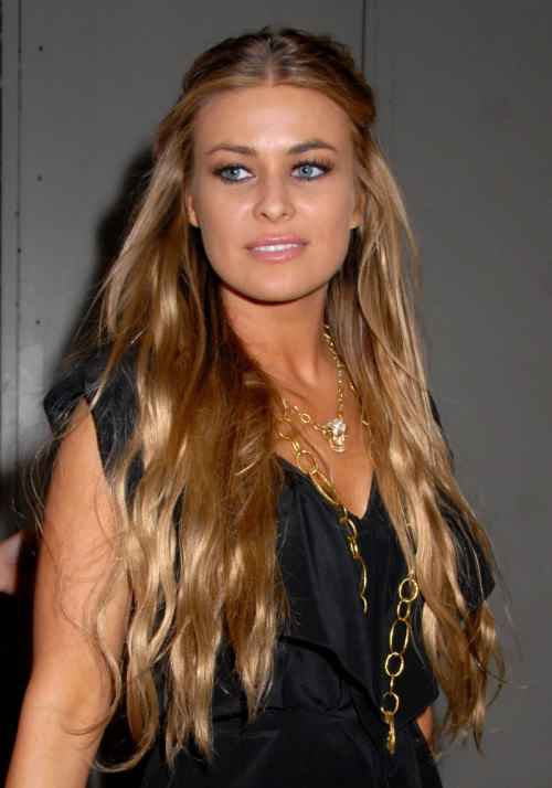 Carmen Electra Long Wavy Hairstyle