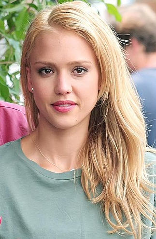 Hairstyle of Jessica Alba