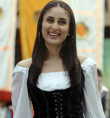 Tempting Hairstyle Of Kareena