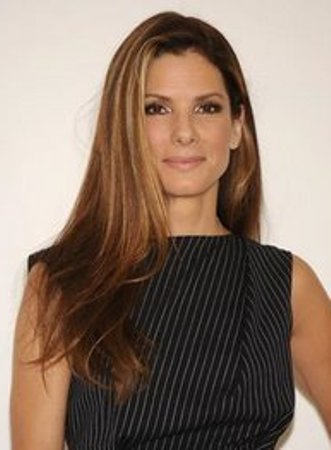 Sandra Bullock Wavy Hairstyle