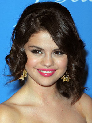 Selena Gomez Half Updo Hairstyle