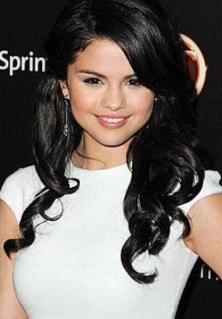 Sweet Selena Gomez Hairstyle