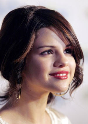 Stylish Selena Gomez Hairstyle