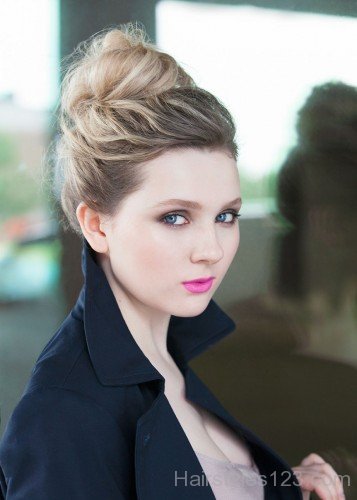 Abigail Breslin High Bun-a1210