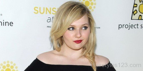 Abigail Breslin Side Swept Hair-a1233