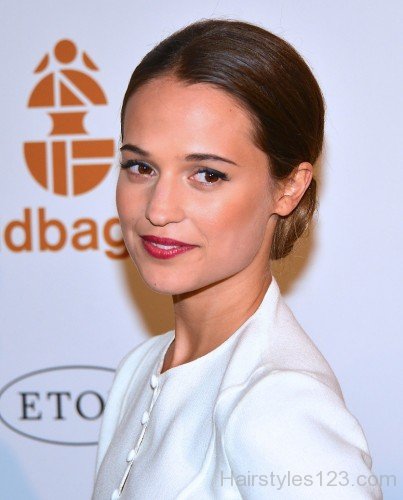 Alicia Vikander Classic Bun-al16