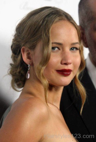 Jennifer Lawrence Medium Prom Hairstyle-0je43er43